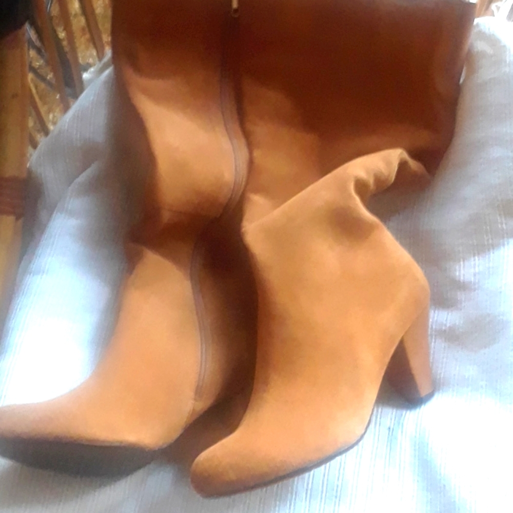 COPY - NWOT, Theme, Tall suede boots. Camel